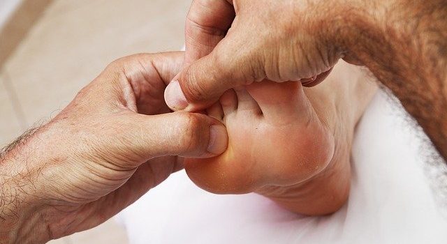 Comment faire un bon massage des pieds ?
