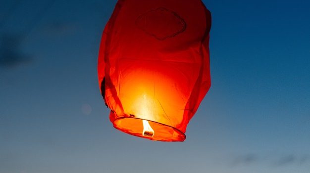Pourquoi un lâcher de lanterne volante ?